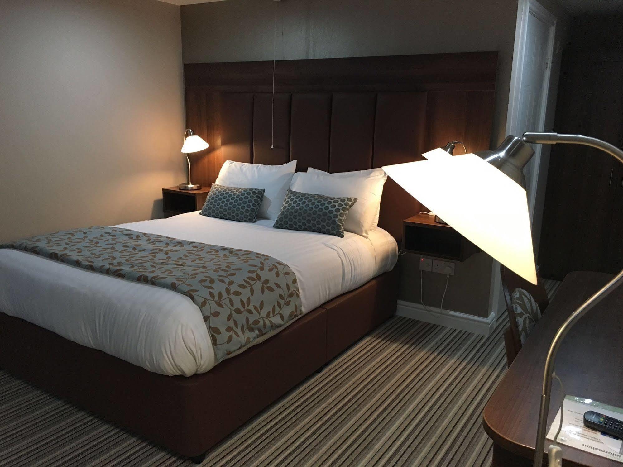 Twin Oaks Hotel Chesterfield Exterior foto